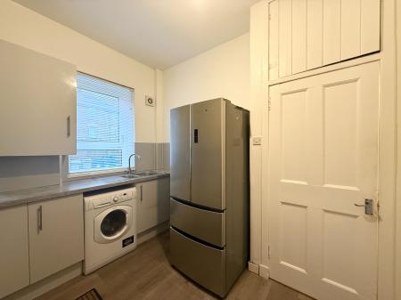 3 bedroom Flat to let in Ardbeg Street, Govanhill