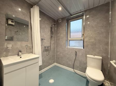 3 bedroom Flat to let in Ardbeg Street, Govanhill