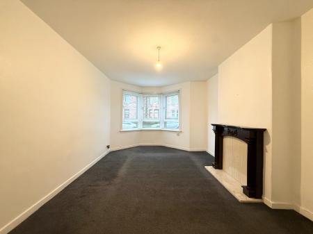 3 bedroom Flat to let in Ardbeg Street, Govanhill