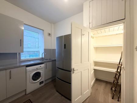 3 bedroom Flat to let in Ardbeg Street, Govanhill