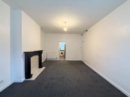 3 bedroom Flat to let in Ardbeg Street, Govanhill