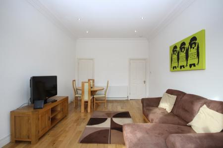 2 bedroom Flat to let in Woodford Street, Shawlands