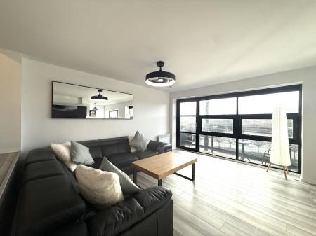 2 bedroom Flat to let in Carrick Quay, Clyde Street, Waterfront