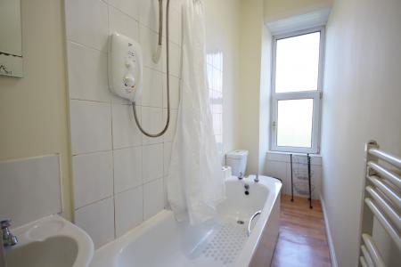 3 bedroom Flat to let in Caird Drive, Dowanhill, Glasgow, G11