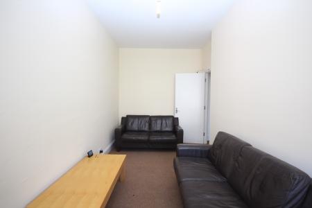 3 bedroom Flat to let in Caird Drive, Dowanhill, Glasgow, G11