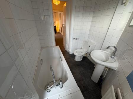 1 bedroom Flat to let in Bolton Drive, Mount Florida, Glasgow, G42