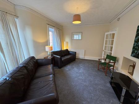 1 bedroom Flat to let in Bolton Drive, Mount Florida, Glasgow, G42