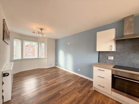 2 bedroom Flat to let in Maryhill Road, Woodside