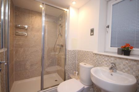 2 bedroom Flat to let in Craigend Circus, Knightswood