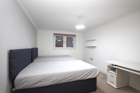 2 bedroom Flat to let in Craigend Circus, Knightswood