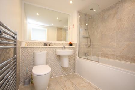 2 bedroom Flat to let in Craigend Circus, Knightswood