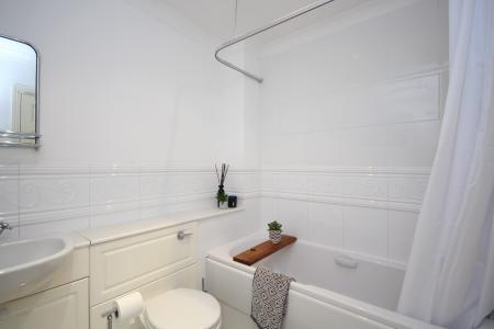 3 bedroom Flat to let in Ashwood Gardens, Jordanhill