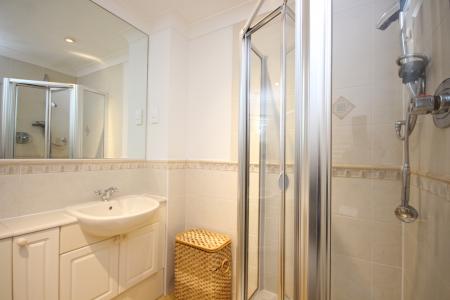 3 bedroom Flat to let in Ashwood Gardens, Jordanhill