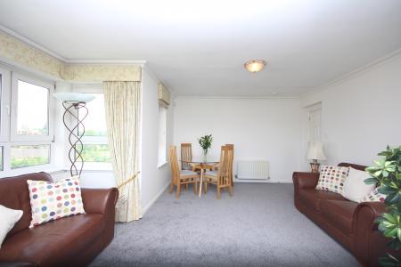 3 bedroom Flat to let in Ashwood Gardens, Jordanhill