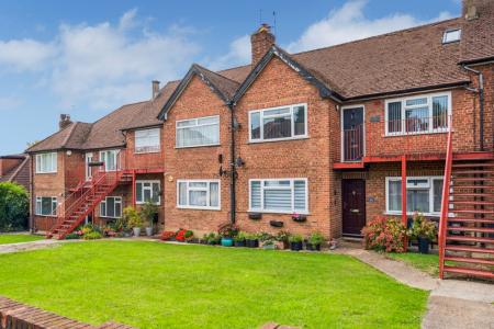 3 bedroom Flat for sale in Kenton Lane, Harrow Weald, Harrow, HA3