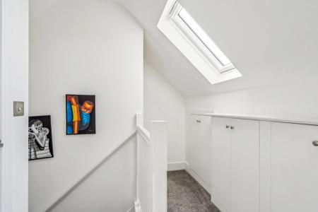 3 bedroom Flat for sale in Kenton Lane, Harrow Weald, Harrow, HA3