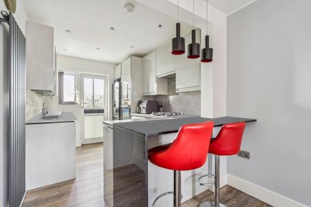 3 bedroom Flat for sale in Kenton Lane, Harrow Weald, Harrow, HA3