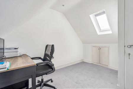 3 bedroom Flat for sale in Kenton Lane, Harrow Weald, Harrow, HA3