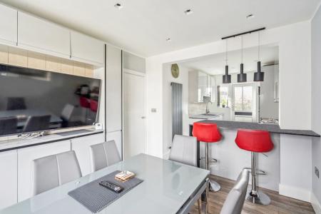 3 bedroom Flat for sale in Kenton Lane, Harrow Weald, Harrow, HA3
