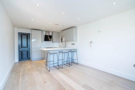 3 bedroom Apartment to let in Regency Drive, Ruislip, HA4