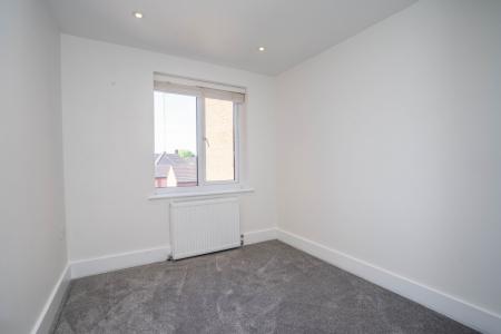 3 bedroom Apartment to let in Regency Drive, Ruislip, HA4