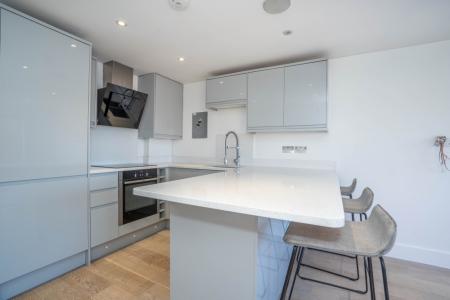 3 bedroom Apartment to let in Regency Drive, Ruislip, HA4