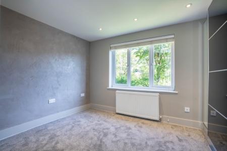 3 bedroom Apartment to let in Regency Drive, Ruislip, HA4