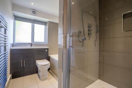 3 bedroom Apartment to let in Regency Drive, Ruislip, HA4