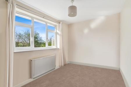2 bedroom Flat to let in Twickenham Gardens, Harrow Weald, Harrow, HA3
