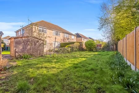 2 bedroom Flat to let in Twickenham Gardens, Harrow Weald, Harrow, HA3