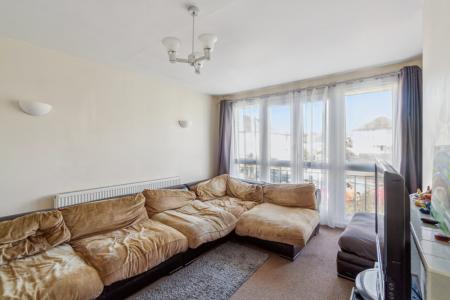 2 bedroom Flat to let in Twickenham Gardens, Harrow Weald, Harrow, HA3