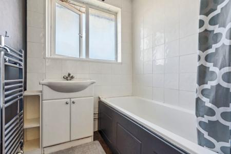 2 bedroom Flat to let in Twickenham Gardens, Harrow Weald, Harrow, HA3