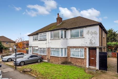 2 bedroom Flat to let in Honeypot Lane, Stanmore, HA7