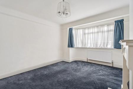 2 bedroom Flat to let in Honeypot Lane, Stanmore, HA7