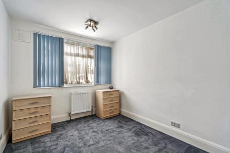 2 bedroom Flat to let in Honeypot Lane, Stanmore, HA7