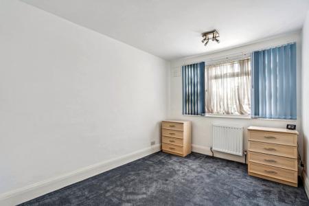 2 bedroom Flat to let in Honeypot Lane, Stanmore, HA7