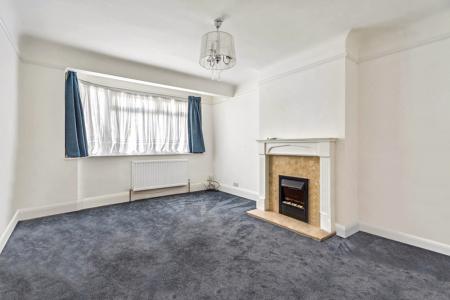 2 bedroom Flat to let in Honeypot Lane, Stanmore, HA7
