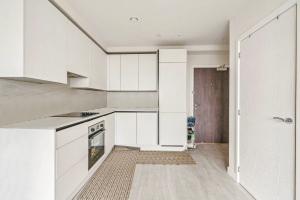 1 bedroom Apartment to let in Henry Strong Road, Harrow, HA1