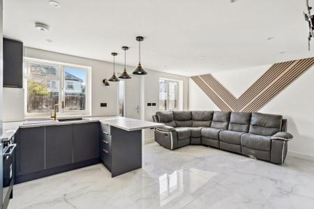 1 bedroom House share to let in Weald Rise, Harrow Weald, Harrow, HA3