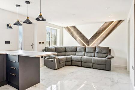 1 bedroom House share to let in Weald Rise, Harrow Weald, Harrow, HA3