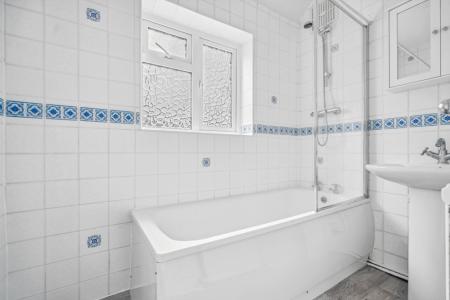 3 bedroom Semi-detached house to let in College Hill Road, Harrow, HA3