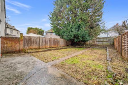 3 bedroom Semi-detached house to let in College Hill Road, Harrow, HA3