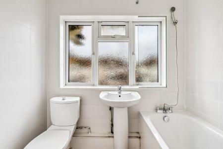 3 bedroom Terraced House to let in Charlton Road, Harrow, HA3