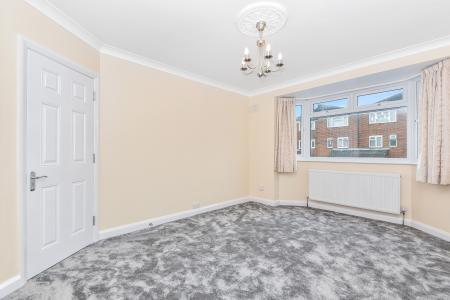 2 bedroom Flat to let in Montrose Road, Harrow, HA3