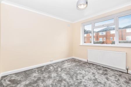 2 bedroom Flat to let in Montrose Road, Harrow, HA3