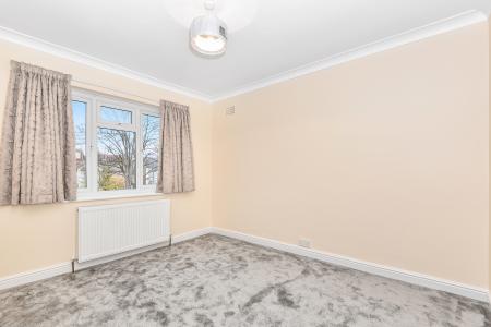 2 bedroom Flat to let in Montrose Road, Harrow, HA3