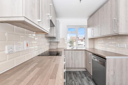 2 bedroom Flat to let in Montrose Road, Harrow, HA3