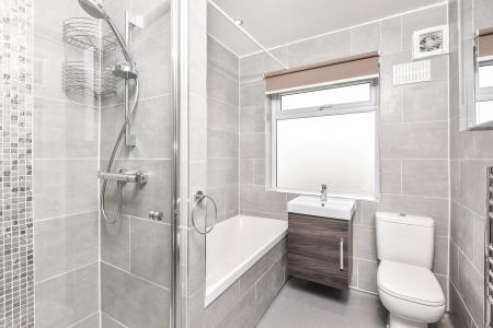 2 bedroom Flat to let in Montrose Road, Harrow, HA3