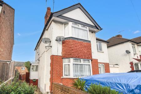 2 bedroom Flat to let in Montrose Road, Harrow, HA3