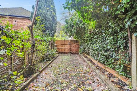 2 bedroom Flat to let in Merrion Avenue, Stanmore, HA7